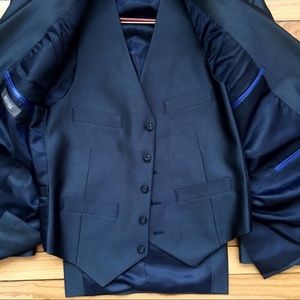 Men’s Kenneth Cole Reaction 3 piece Suit